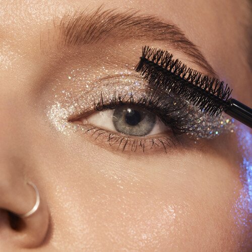 The Sparkling Trend: How Glitter Mascara is Taking the Beauty World by Storm